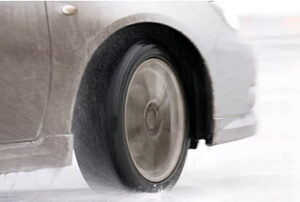 Bildekk- Vinterdekk - Vinterføre - Glatt is - spinning - If Skadeforsikring