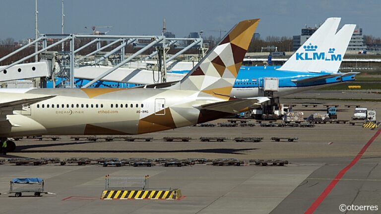 Etihad - KLM - Fly - Schiphol - Amsterdam