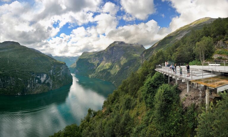 Ørnesvingen - Geirangerfjorden - Møre og Romsdal - Fjord Norge