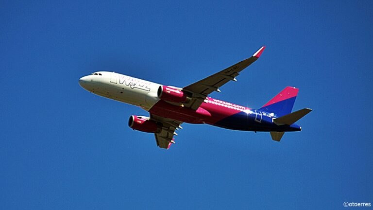 Wizz Air - Airbus A 320 - Take off - Stavanger lufthavn - Sola