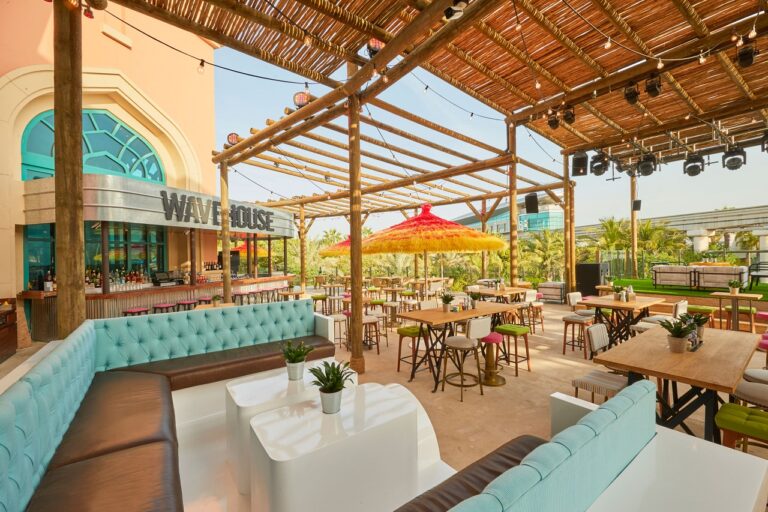 Wavehouse - underholdnings og spisested - familie - Dubai - UAE