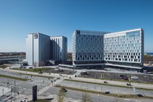Comfort Hotel Copenhagen Airport til høyre - Clarion Hotel t(ex Hilton) til venstre - Kastrup - København -