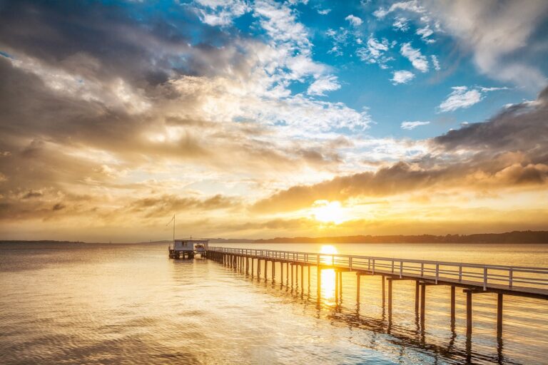 Solnedgang - Kiel Seebrücke - Østersjøen - Schlewig-Holstein -Tyskland