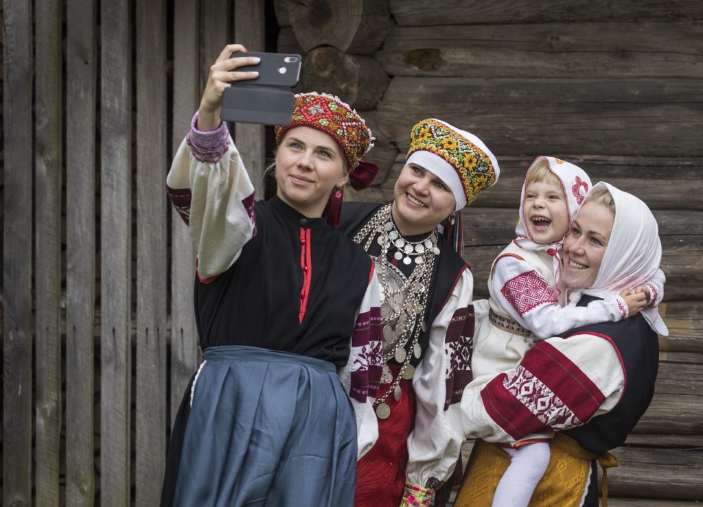 Kvinner - Nasjonaldrakt - Bunad - Setomaa - Estland