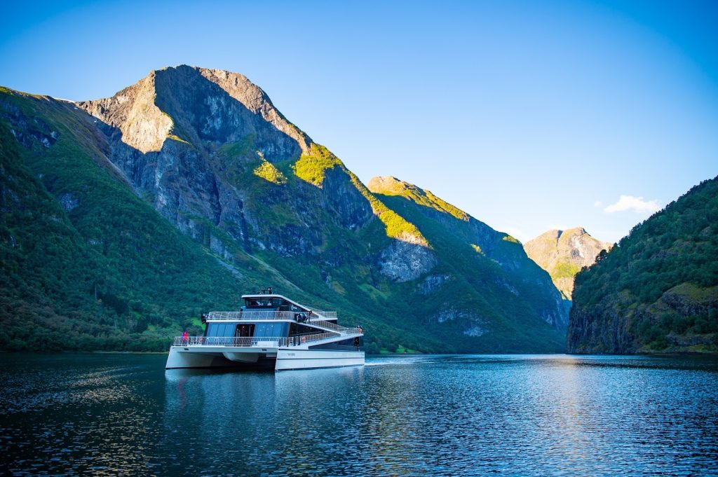 Nærøyfjorden - Norway`s Best - Elektrisk cruisekatamaran - Seasight-design