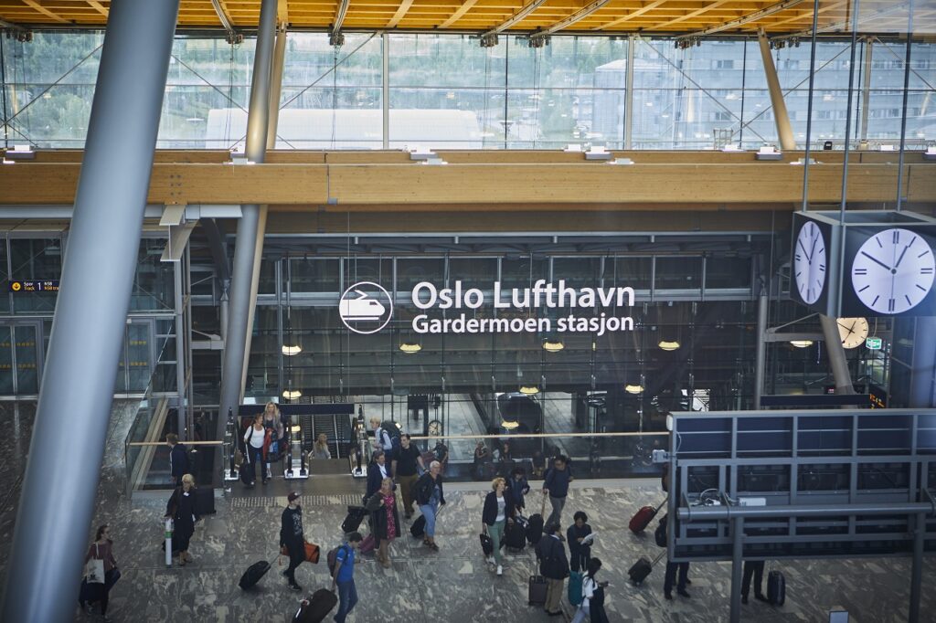 Gardermoen stasjon - Oslo lufthavn - Avinor