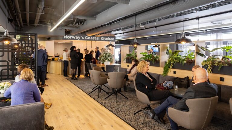Bergen - Gjestelounge - Hurtigruten Norge - åpning - oktober 2021