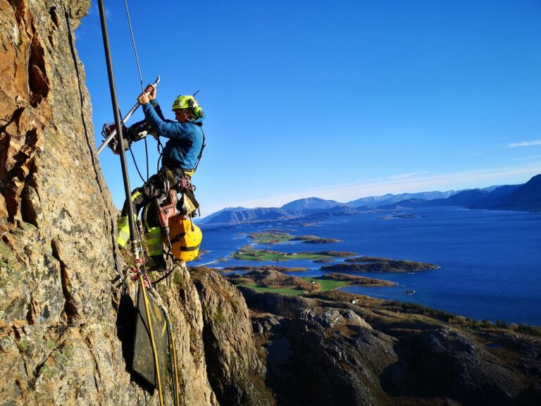 Torghatten - Brønnøy - Helgeland - Reparasjonsarbeider 2021 - Vegvesenet - Stetind Entreprenør