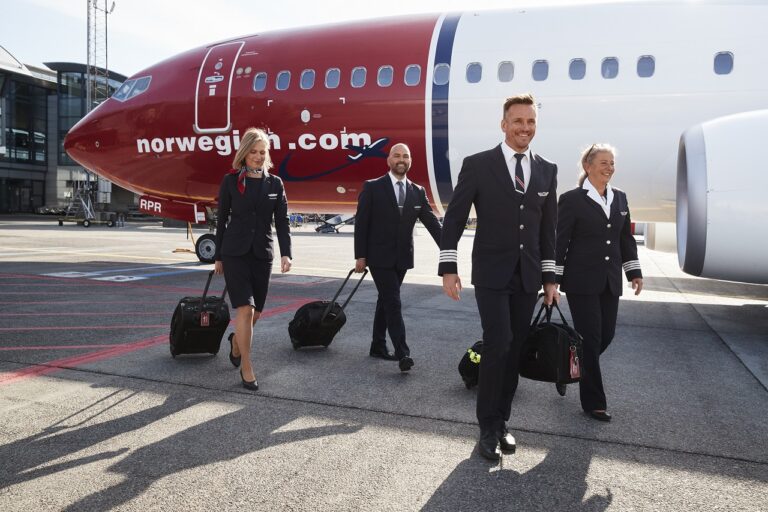 Norwegian -Crew - Boeing 737-800