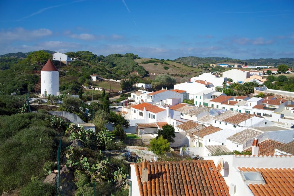 Es Mercadal - Landsby - Menorca - Balearene - Spania