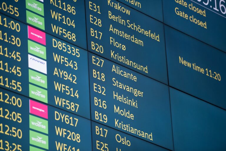 Reise - på flyplassen - Infotavle - Gjensidige