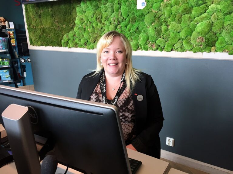 Kristin Johnsen - Resepsjonsmedarbeider - Rullestyolbruker - Scandic Lerkendal - Trondheim