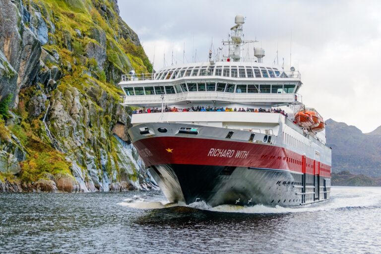 MS Richard With - Trollfjorden - Hurtigruten - Kystruten Bergen - Kirkenes