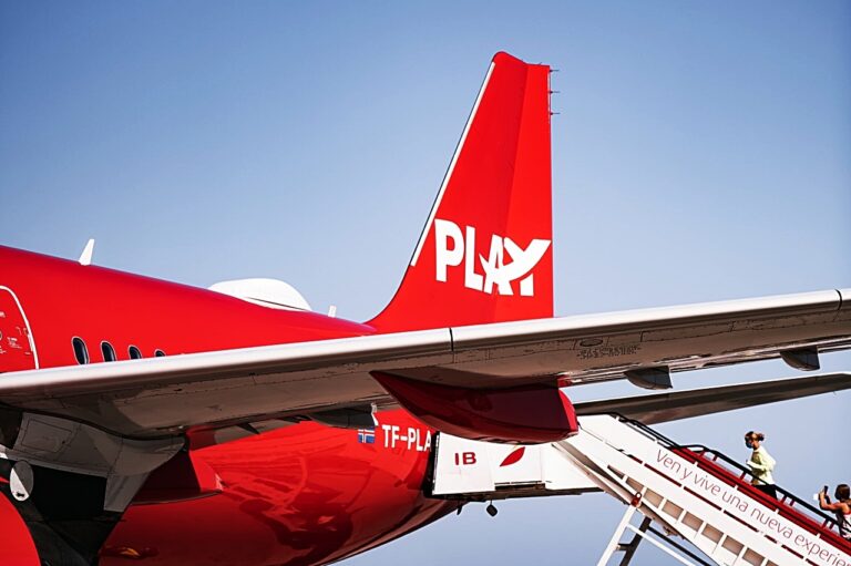 Airbus A 320family - Play Airlines - Island
