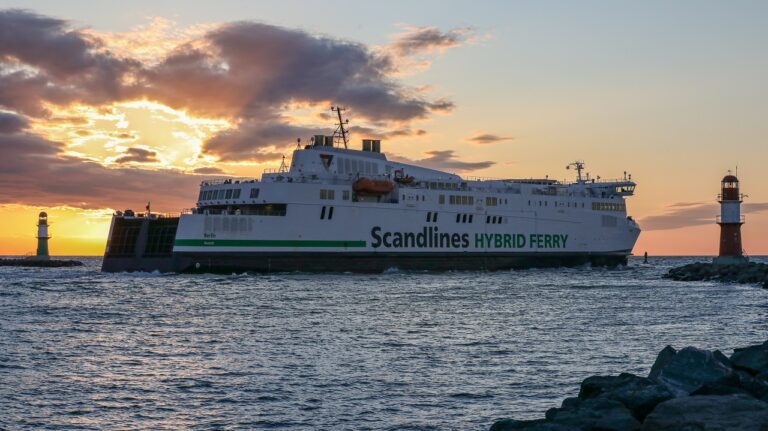 MS Berlin - Scandlines - Warnemünde - solnedgang