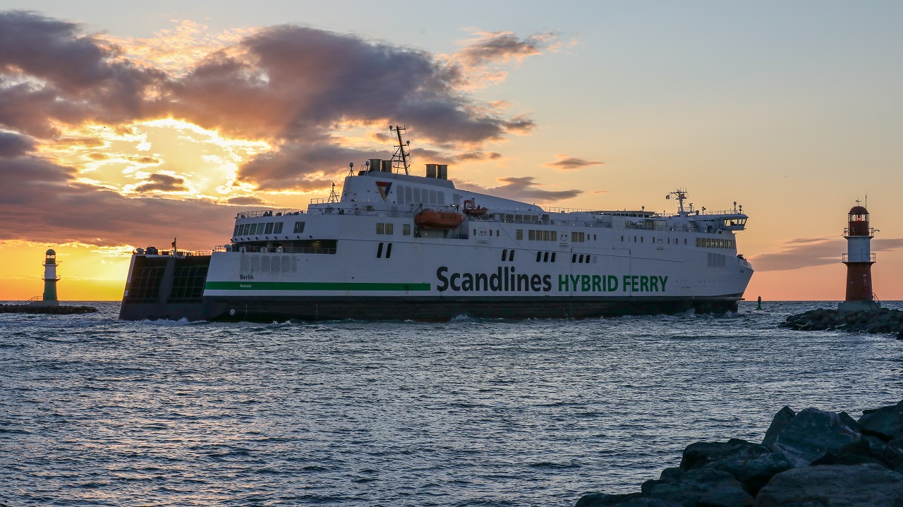 MS Berlin - Scandlines - Warnemünde - solnedgang