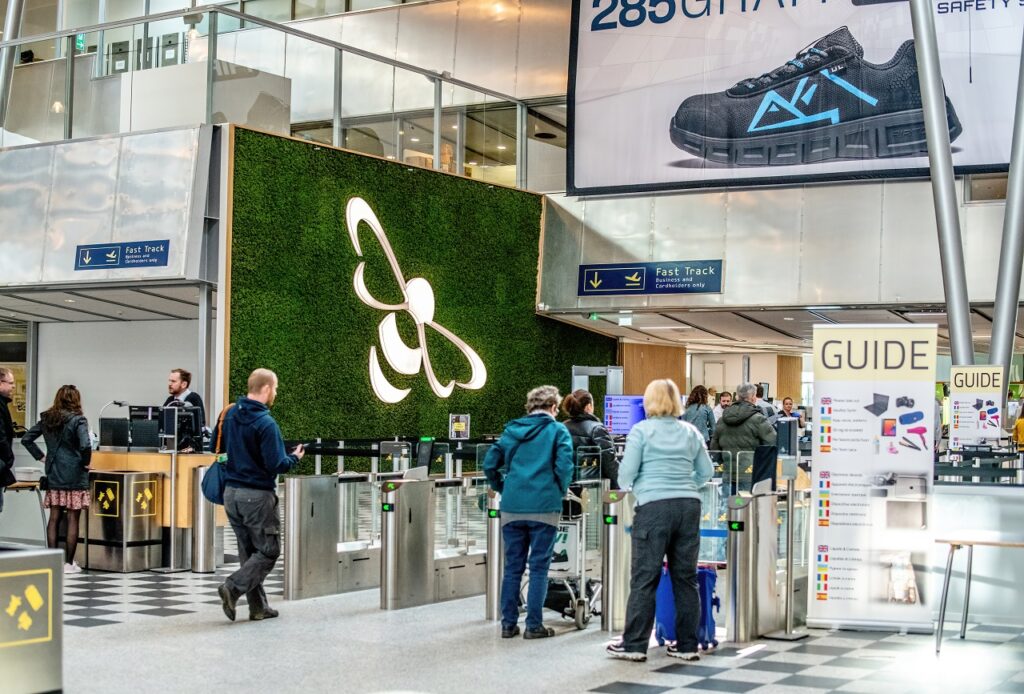 Avgangshall - Sikkerhetskontroll - Billund Lufthavn - Danmark