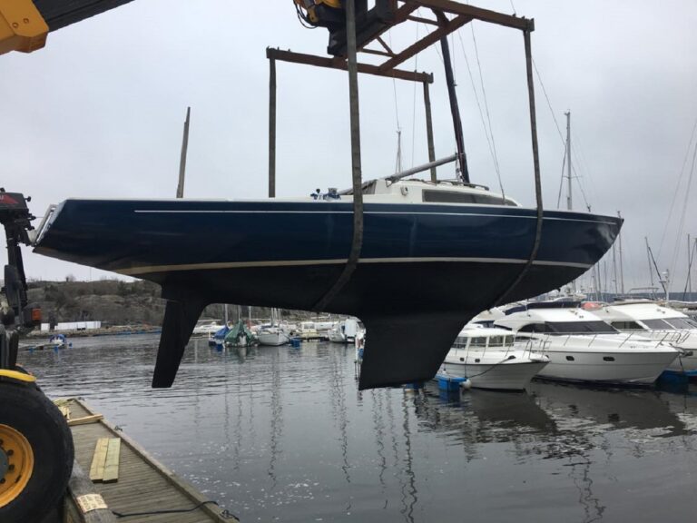 Seilbåt - Sjøsetting - Kran - Småbåthavn - Fremtind
