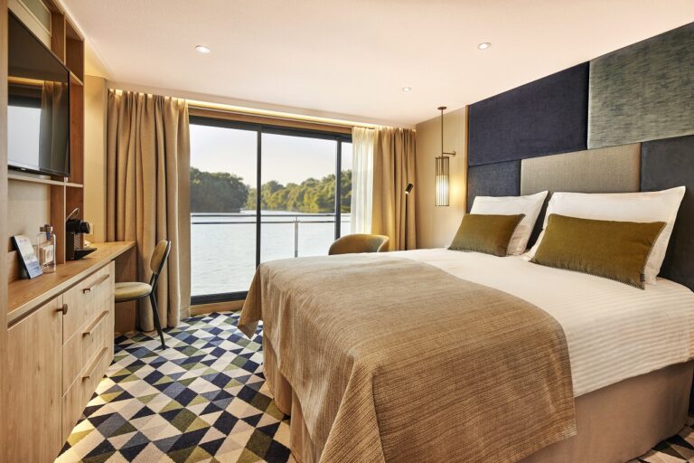 Kabin - fransk balkong - VIVA One - elvecruiseskip - VIVA Cruises