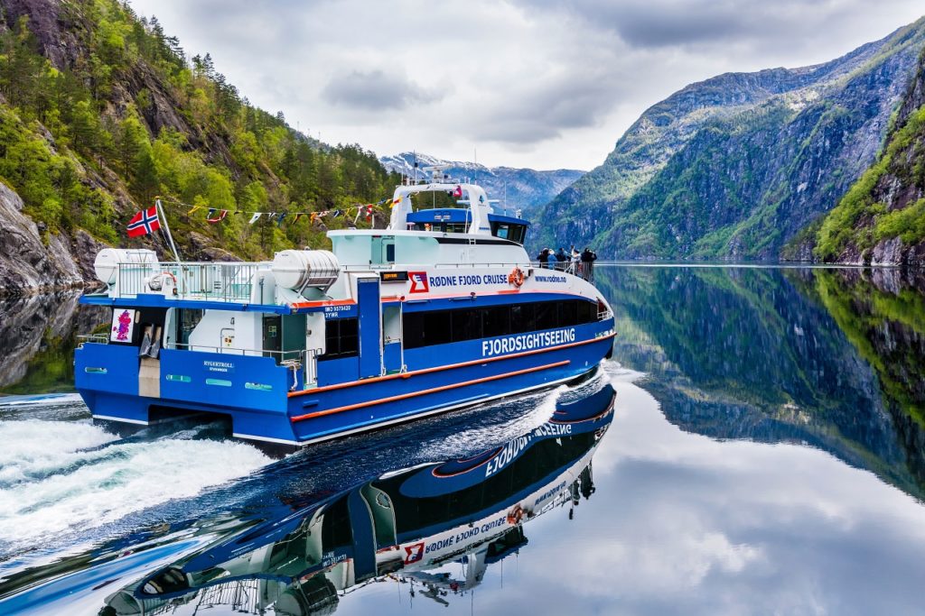 Fjordcruise-båt - Rødne - Fjord - Modalen - Hordaland - Vestland fylke