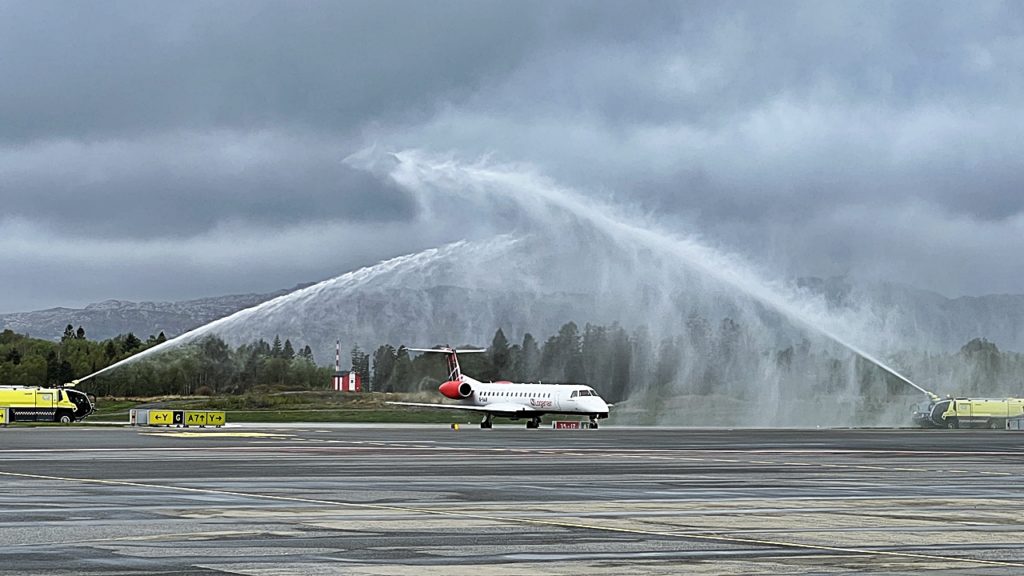 Vannportal - Loganair - Embraer 145 - Bergen lufthavn - Edinburg - 2022