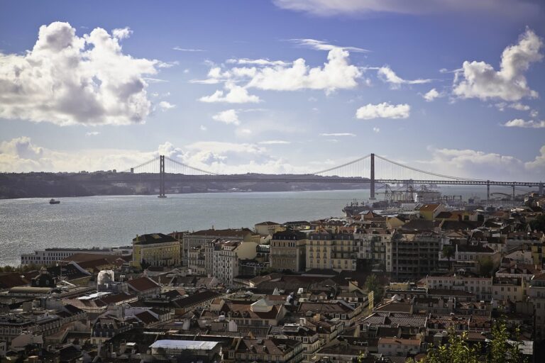 St. Jorge Castle - Lisboa - Tejo - 25. April-broen