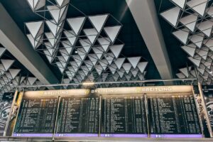 Avgangshall - Infotavle - Flyplass - Frende