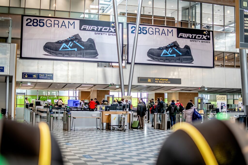 Sikkerhetskontroll -.Avgangshall - Billund Lufthavn - Danmark