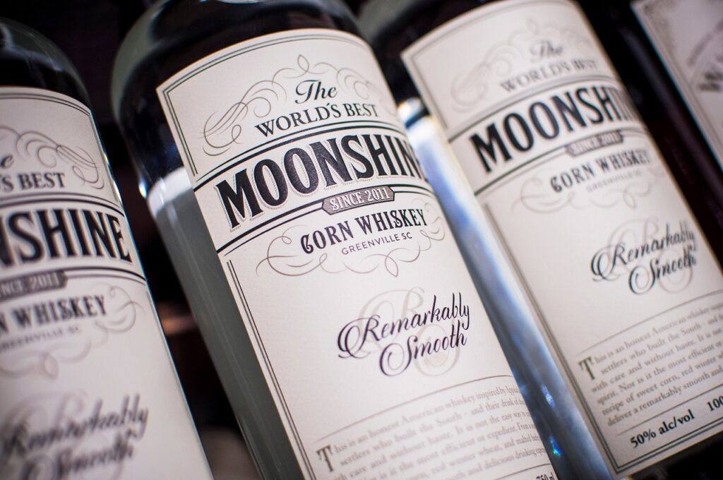 Moonshine - Sprit -- Dark Corner Distillery - Greenville - Sør-Carolina - USA