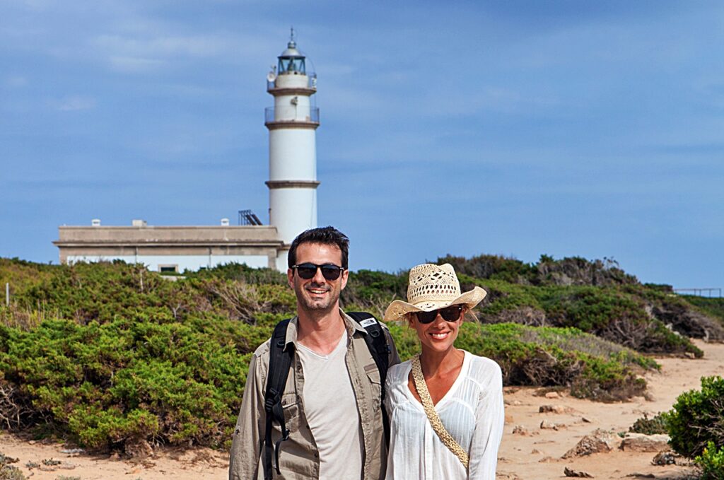 Turgåere - Fyrtårn - Strand - Kyst - Mallorca - Balearene - Spania - Middelhavet