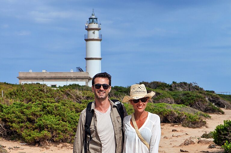 Turgåere - Fyrtårn - Strand - Kyst - Mallorca - Balearene - Spania - Middelhavet