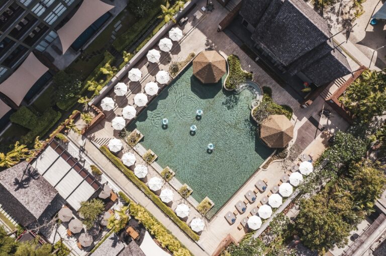 Dronefoto - Svømmebasseng Avani Plus Mai Phuket - Thailand