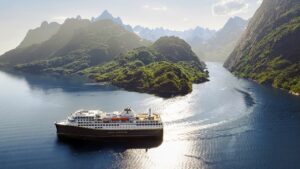 Havila Castor - Kystruten - Trollfjorden - Lofoten - Norge