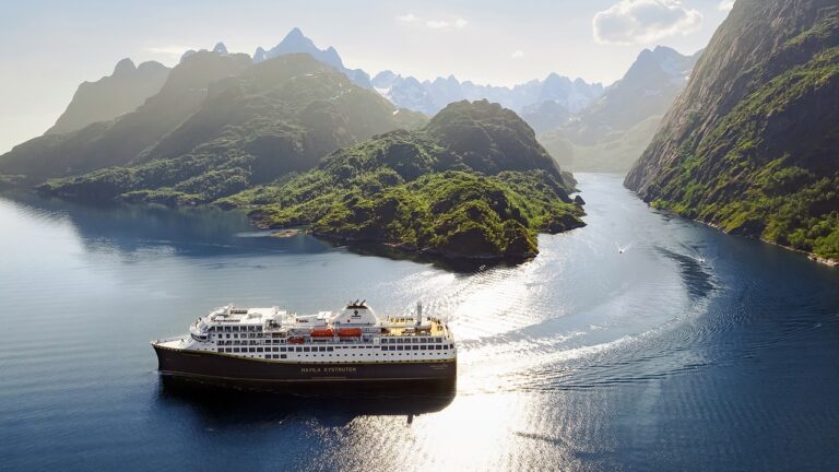 Havila Castor - Kystruten - Trollfjorden - Lofoten - Norge