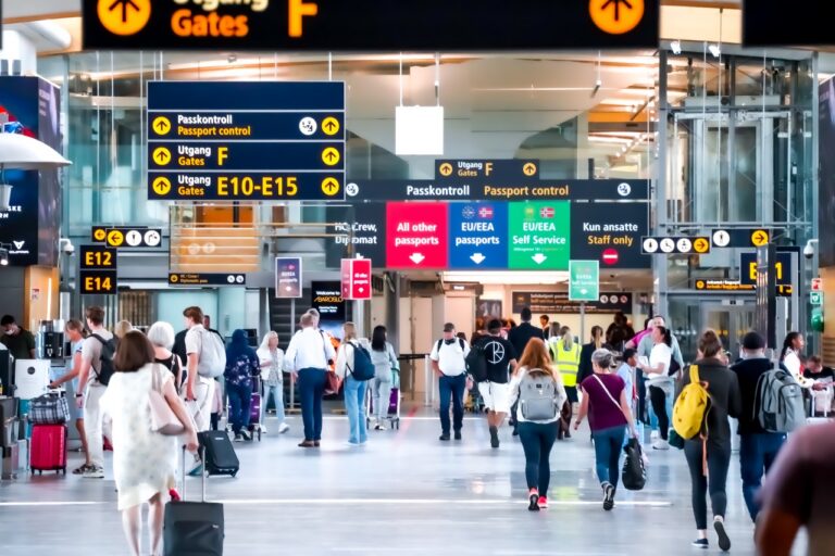 Passasjerterminal -Oslo lufthavn - Gardermoen - Sommeren 2022