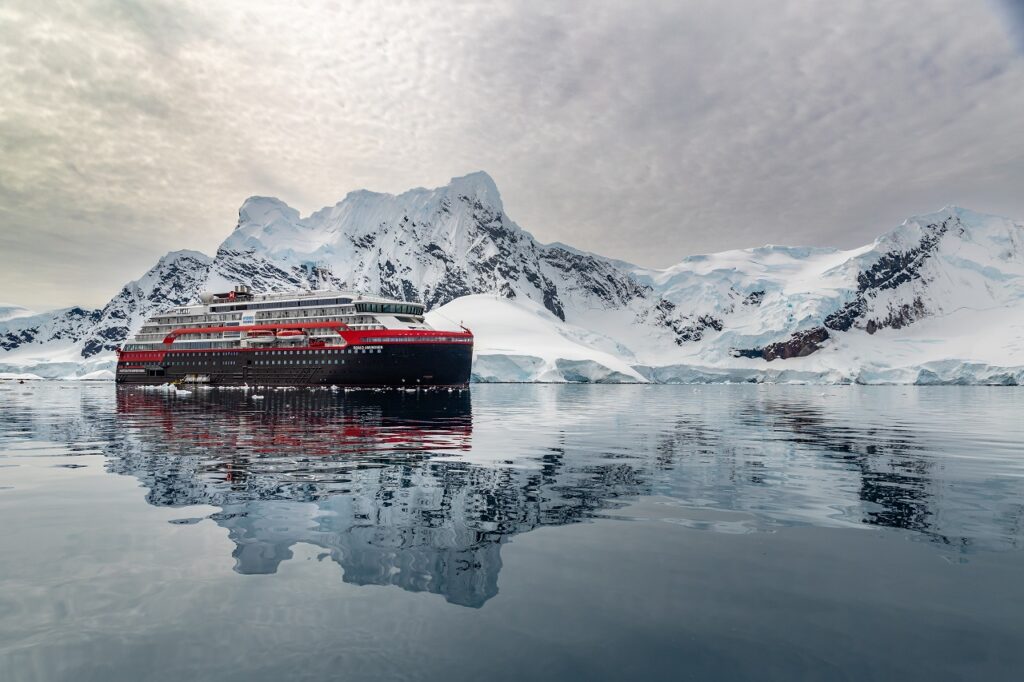 MS Roald Amundsen - Paradisbukta - Antarktis - Sydpolen - Hurtigruten