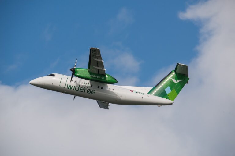 Widerøe - Dash 8 - Regionalt passasjerfly