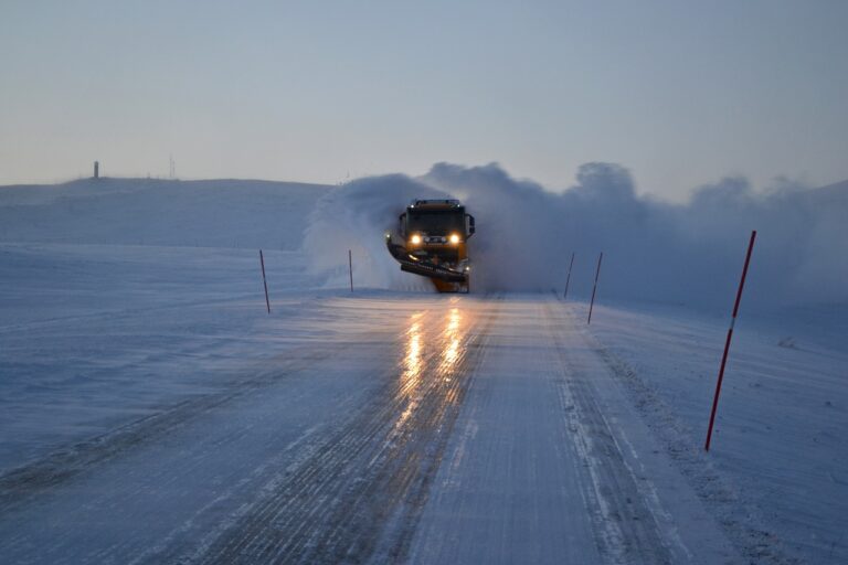 brøytebil - Mesta - iskaldt - tørr drivsnø - vegvesenet
