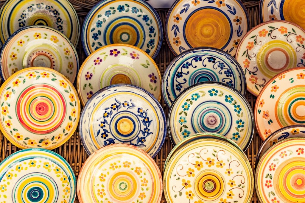 Hånddekorerte tallerkener - Monsaraz - Alentejoregionen - Portugal - Visit Portugal