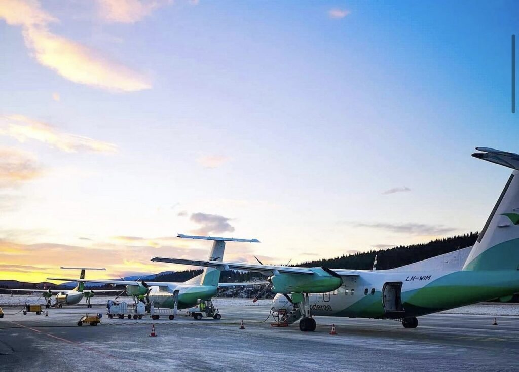 Dash 8 - Propellfly - Widerøe - Flyplass - Norge