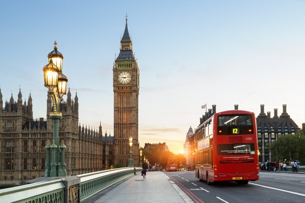 Westminster Bridge - Big Ben - London - Rød Londonbuss 