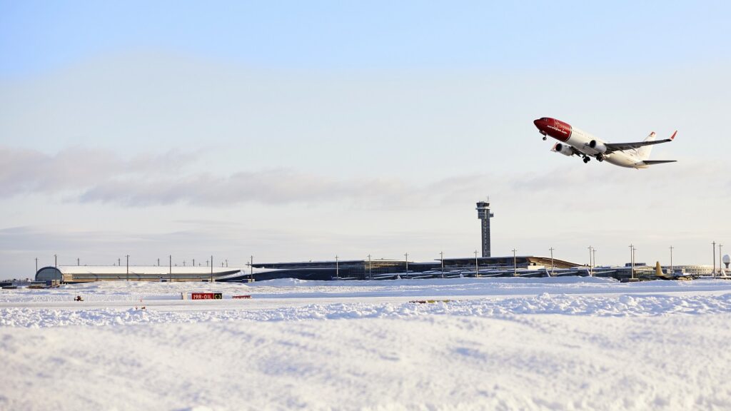 Boeing 737 - Norwegian - Take off - Vintermorgen -Oslo lufthavn - Gardermoen