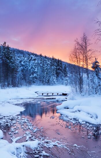 A frozen river at sunrise  in a wintry landscape  near Levi in Finnish Lapland  (Photo: Discover Airlines)